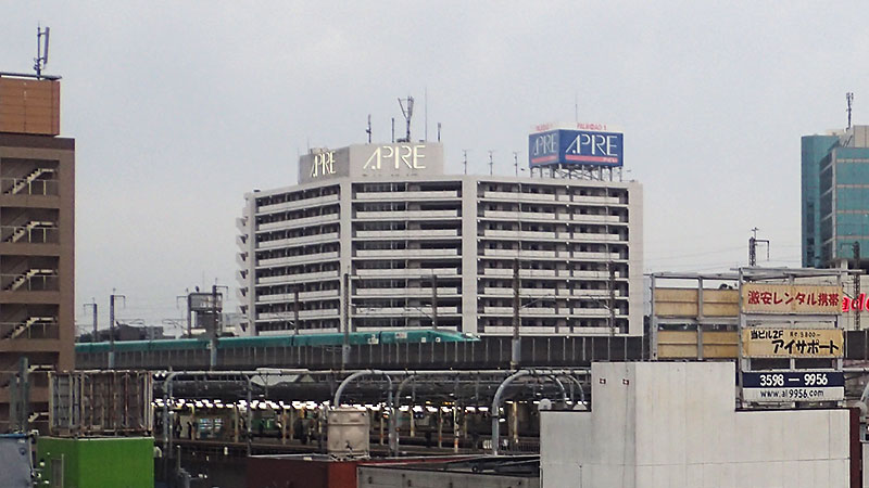 赤羽駅と新幹線高架