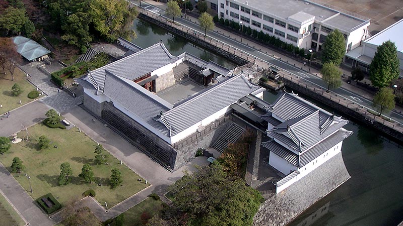 静岡県庁展望ロビーから巽櫓と東御門